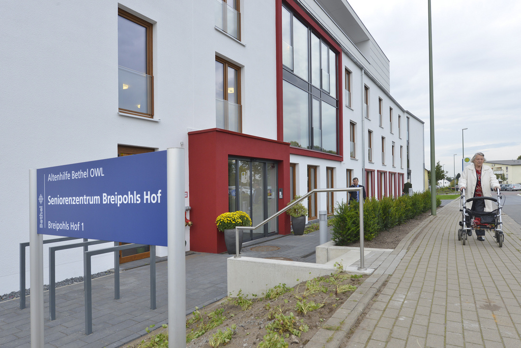 Das Seniorenzentrum Breipohls Hof von auen: Der Eingangsbereich